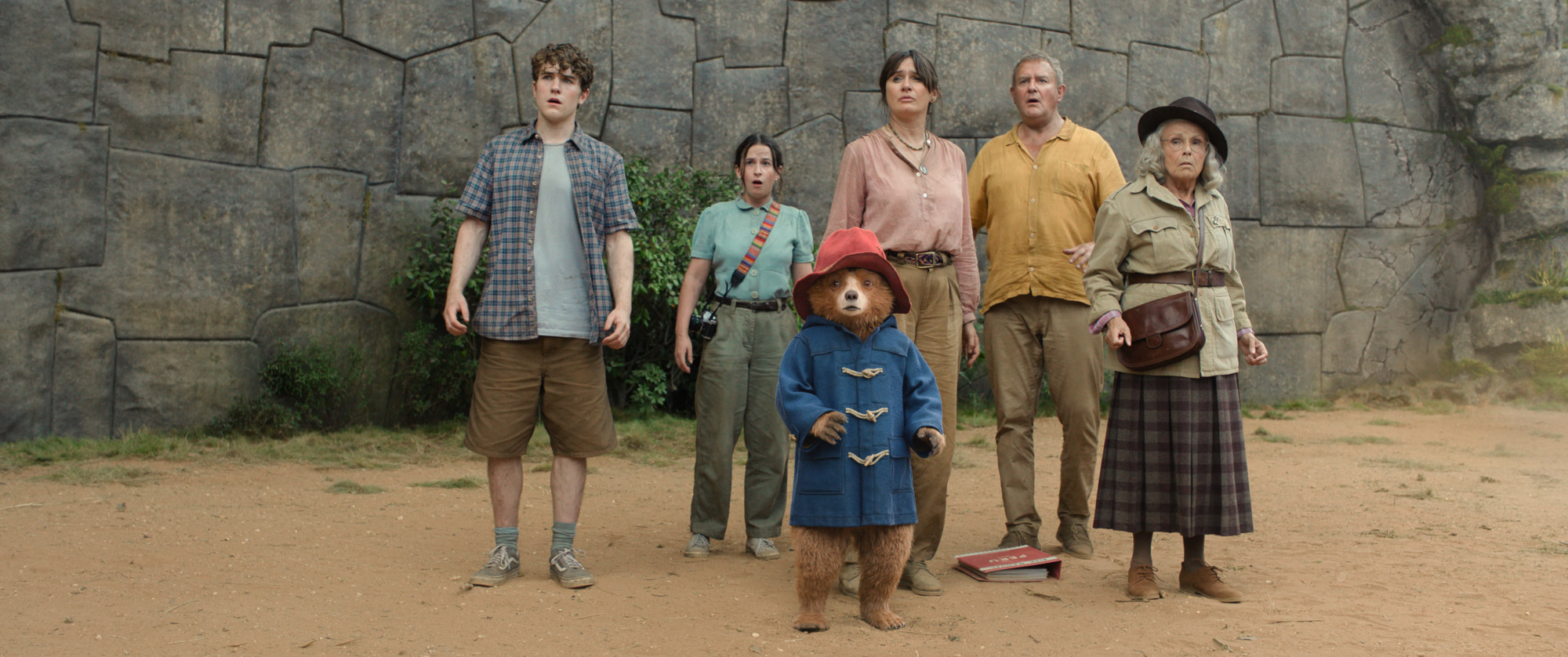 Samuel Joslin, Madeleine Harris, Paddington, Emily Mortimer, Hugh Bonneville, and Julie Walters in Paddington in Peru